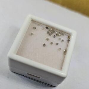 Loose white and silver diamond lot Gemstones in White Display Box 0.50
